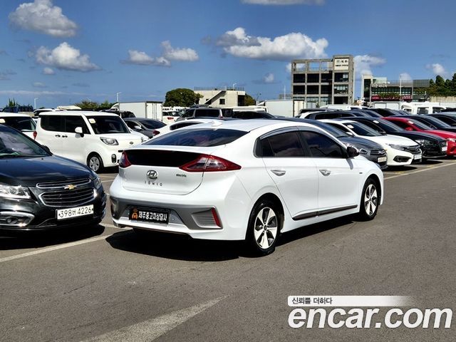 Hyundai Ioniq Q — пробег 123 000 км — фото 4 из 5