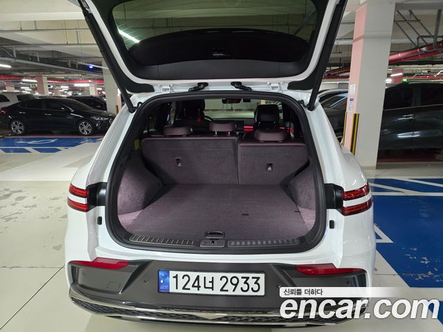 Genesis GV70 2.5T Gasoline 2WD — пробег 6 000 км — фото 4 из 5