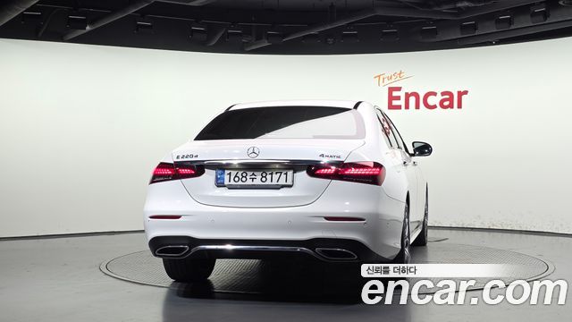 Mercedes-Benz E-Class E220d 4MATIC AMG Line — пробег 89 766 км — фото 4 из 5