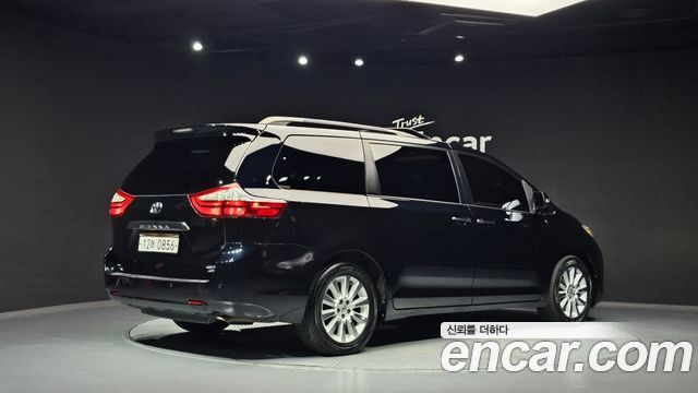 Toyota Sienna 3.5 AWD — пробег 128 709 км — фото 2 из 5