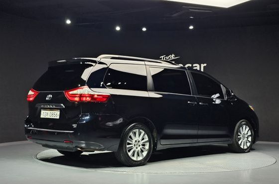 Toyota Sienna 3.5 AWD — пробег 128 709 км — фото 2 из 5