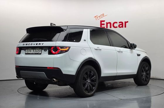 Land Rover Discovery Sport 2.0 TD4 HSE Luxury — пробег 63 517 км — фото 2 из 5