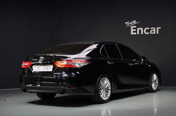 Toyota Camry 2.5 XLE Hybrid — пробег 90 932 км — фото 2 из 5