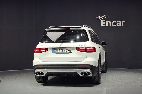 Mercedes-Benz GLB-Class AMG GLB35 4MATIC — пробег 10 584 км — фото 4 из 5