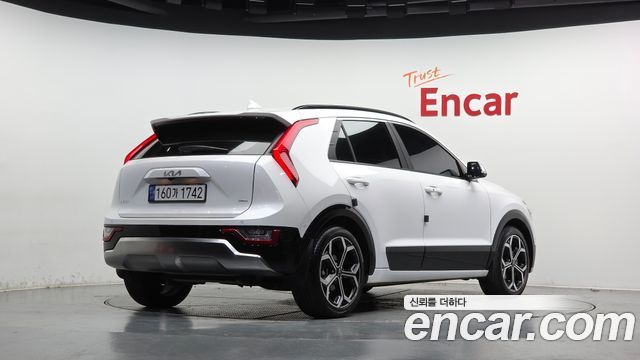 Kia Niro Signature — пробег 40 032 км — фото 2 из 5