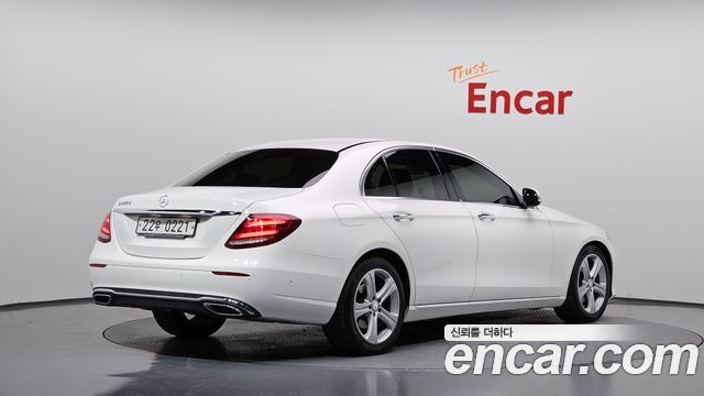 Mercedes-Benz E-Class E220d Avantgarde — пробег 190 400 км — фото 2 из 5