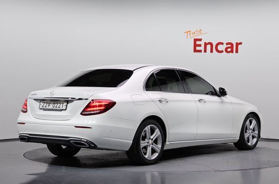 Mercedes-Benz E-Class E220d Avantgarde — пробег 190 400 км — фото 2 из 5
