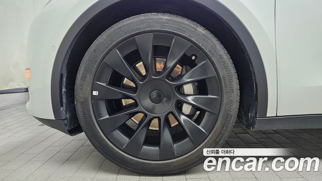 Tesla Model Y Long Range AWD — пробег 70 706 км — фото 5 из 5
