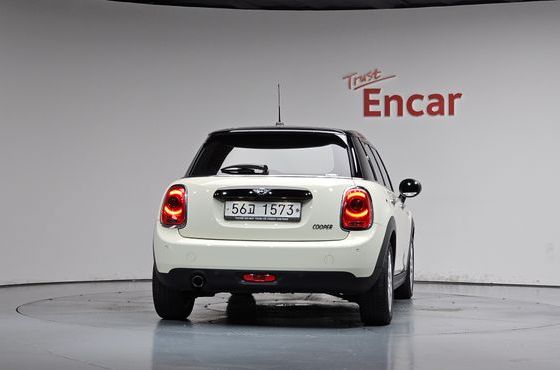 Mini Cooper 5Door Standard 3rd — пробег 56 522 км — фото 4 из 5