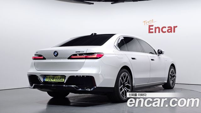BMW i7 eDrive 50 M Sport — пробег 7 700 км — фото 2 из 5