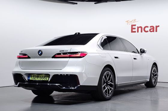 BMW i7 eDrive 50 M Sport — пробег 7 700 км — фото 2 из 5