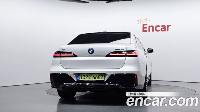 BMW i7 eDrive 50 M Sport — пробег 7 700 км — фото 4 из 5
