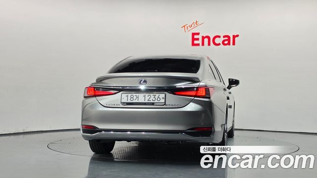 Lexus ES Luxury — пробег 69 299 км — фото 4 из 5