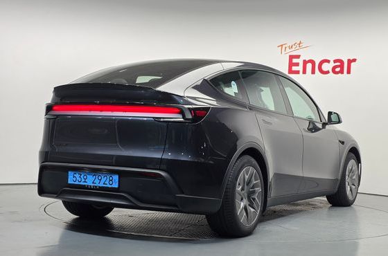 Tesla Model Y L Long Range AWD — пробег 141 км — фото 2 из 5
