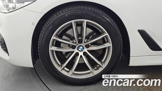 BMW 5-Series 520d xDrive M Sport Package Plus — пробег 186 467 км — фото 5 из 5