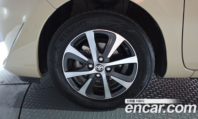 Toyota Prius 1.5 — пробег 71 348 км — фото 5 из 5
