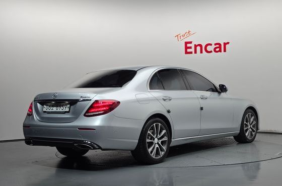 Mercedes-Benz E-Class E300 4MATIC Avnatgarde — пробег 147 516 км — фото 2 из 5