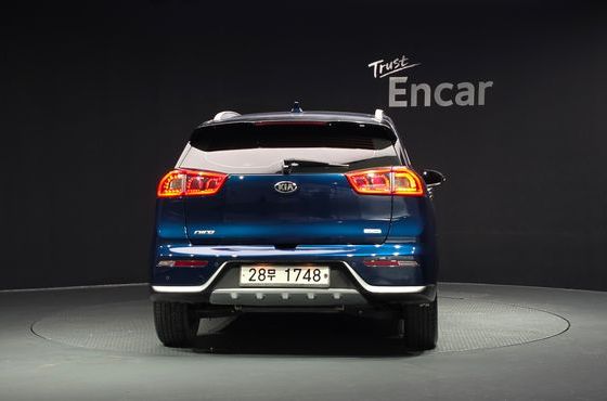 Kia Niro Prestige — пробег 96 428 км — фото 4 из 5