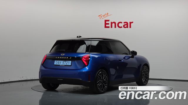 Mini Cooper SE Favoured — пробег 24 176 км — фото 2 из 5