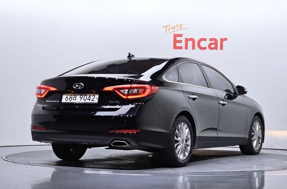 Hyundai Sonata 2.0 Style — пробег 76 972 км — фото 2 из 5