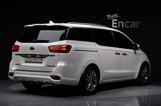 Kia Carnival 7-Seater Limousine President — пробег 63 250 км — фото 2 из 5