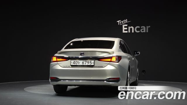 Lexus ES Luxury Plus — пробег 126 374 км — фото 4 из 5