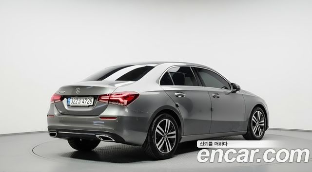 Mercedes-Benz A-Class A220 Sedan — пробег 13 987 км — фото 2 из 5