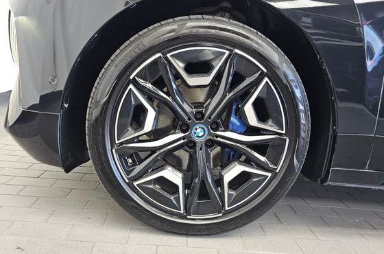 BMW iX xDrive50 Sports Plus — пробег 46 281 км — фото 5 из 5
