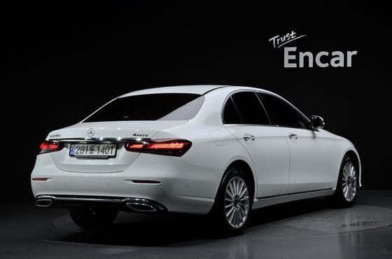 Mercedes-Benz E-Class E220d 4MATIC Exclusive — пробег 112 402 км — фото 2 из 5