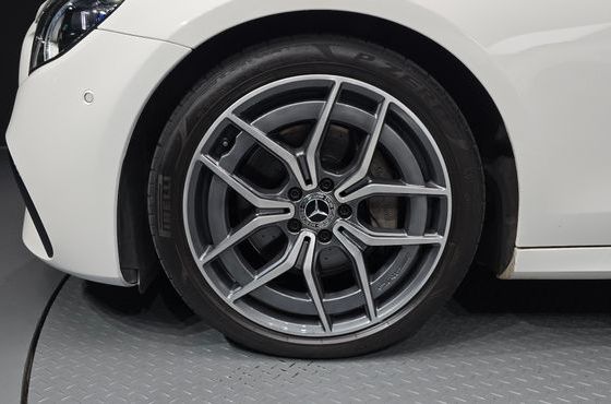 Mercedes-Benz E-Class E220d 4MATIC AMG Line — пробег 55 464 км — фото 5 из 5