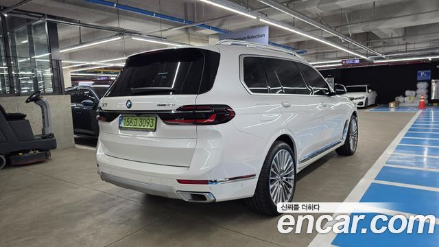 BMW X7 xDrive 40i Design Pure Excellence 6-Seater — пробег 6 819 км — фото 2 из 5