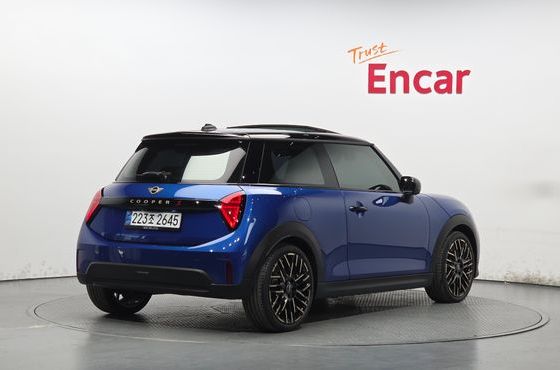 Mini Cooper Favoured — пробег 23 807 км — фото 2 из 5