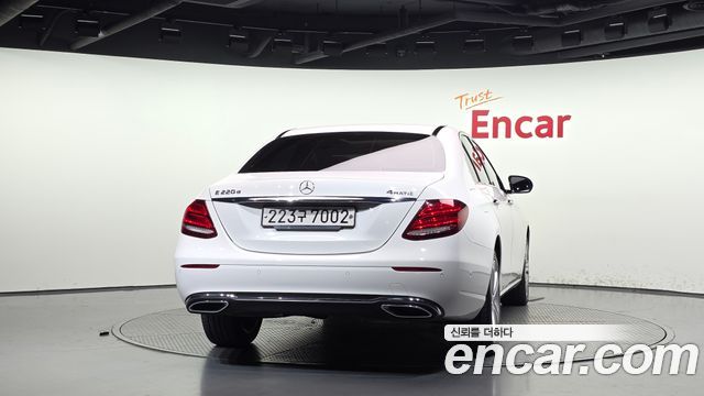 Mercedes-Benz E-Class E220d 4MATIC Avantgarde — пробег 185 785 км — фото 4 из 5