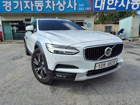 Volvo V90 D5 PRO AWD — пробег 45 000 км — фото 1 из 5