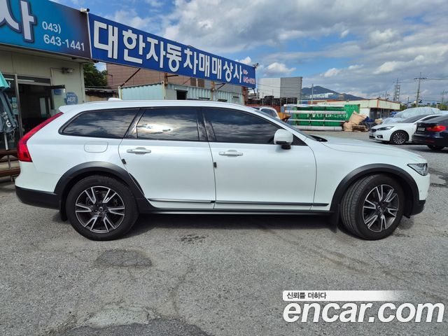 Volvo V90 D5 PRO AWD — пробег 45 000 км — фото 3 из 5