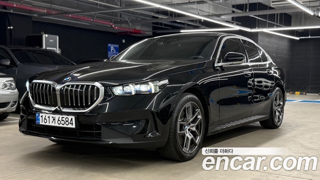 BMW 5-Series 520i — пробег 6 015 км — фото 1 из 5