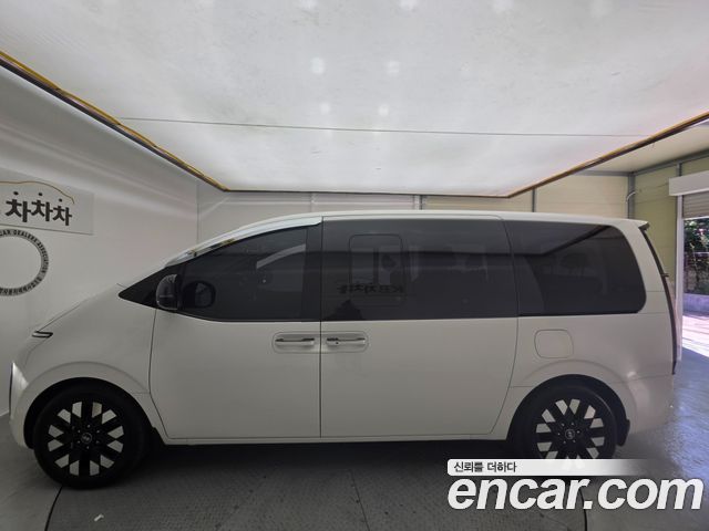 Hyundai Staria L3.5 Lounge 9-Seater Mobility — пробег 70 000 км — фото 2 из 5