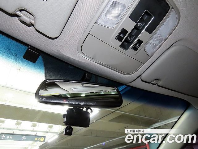 Kia Carnival 9-seater Luxury — пробег 109 505 км — фото 3 из 5