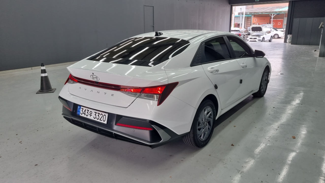 Hyundai AVANTE Modern — пробег 5 570 км — фото 2 из 5