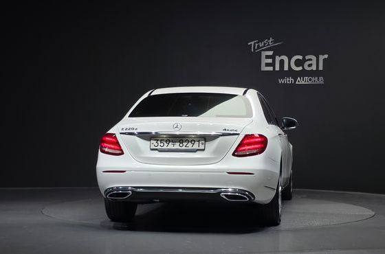 Mercedes-Benz E-Class E220d 4MATIC Exclusive — пробег 41 421 км — фото 4 из 5