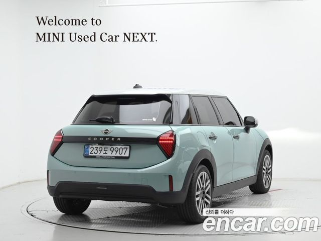 Mini Cooper 5Door Essential — пробег 32 км — фото 2 из 5