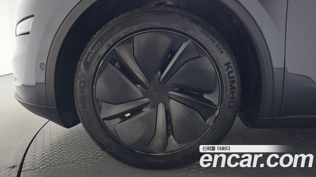 Tesla Model Y RWD — пробег 35 531 км — фото 5 из 5