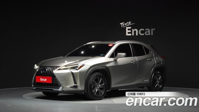 Lexus UX 2.0 2WD — пробег 105 811 км — фото 1 из 5