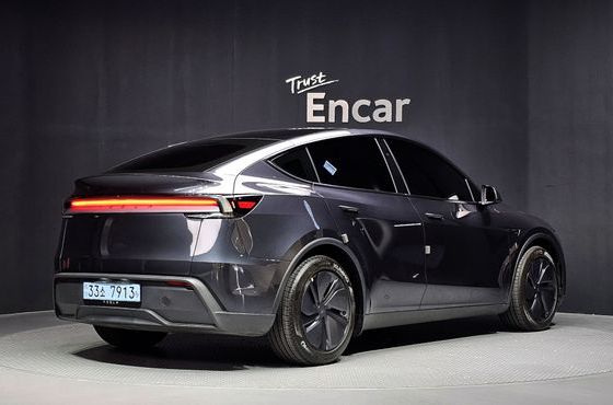 Tesla Model Y Premium RWD — пробег 8 740 км — фото 2 из 5