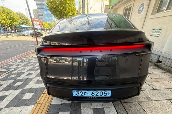 Tesla Model Y RWD — пробег 8 758 км — фото 4 из 5