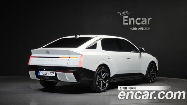 Hyundai AVANTE 2.0 Inspiration — пробег 60 км — фото 2 из 5