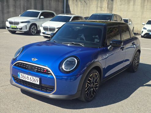 Mini Cooper 5 Door Favoured — пробег 4 029 км — фото 1 из 5