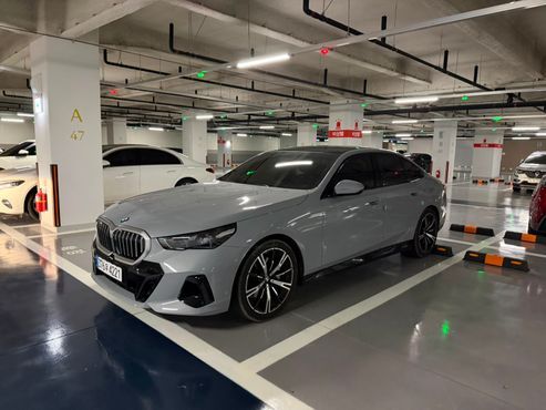 BMW 5-Series 530i xDrive M Sport — пробег 9 300 км — фото 4 из 4