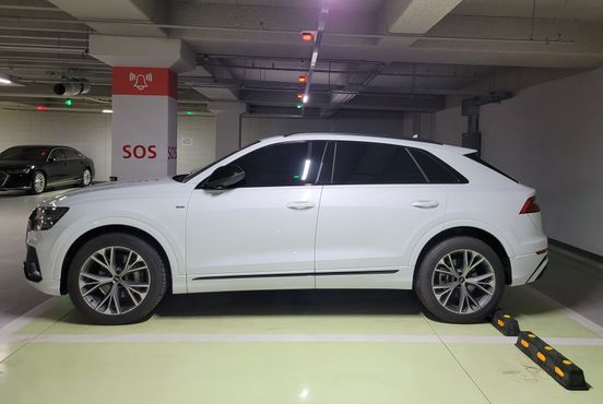 Audi Q8 55 TFSI Quattro Premium — пробег 51 000 км — фото 3 из 5