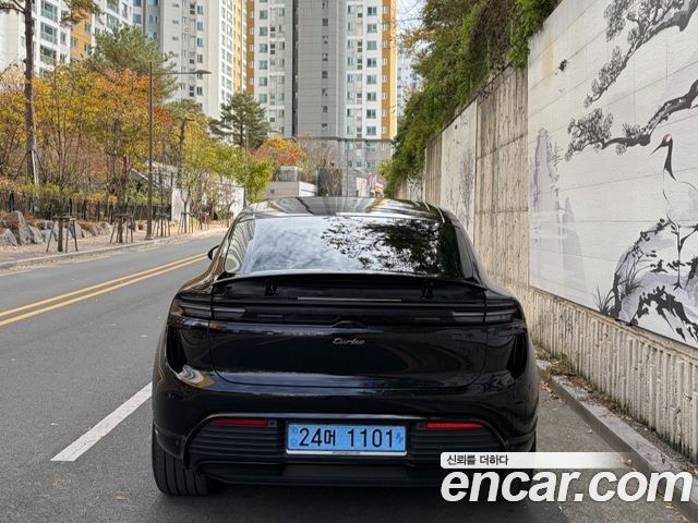 Porsche Macan Turbo — пробег 18 000 км — фото 4 из 5